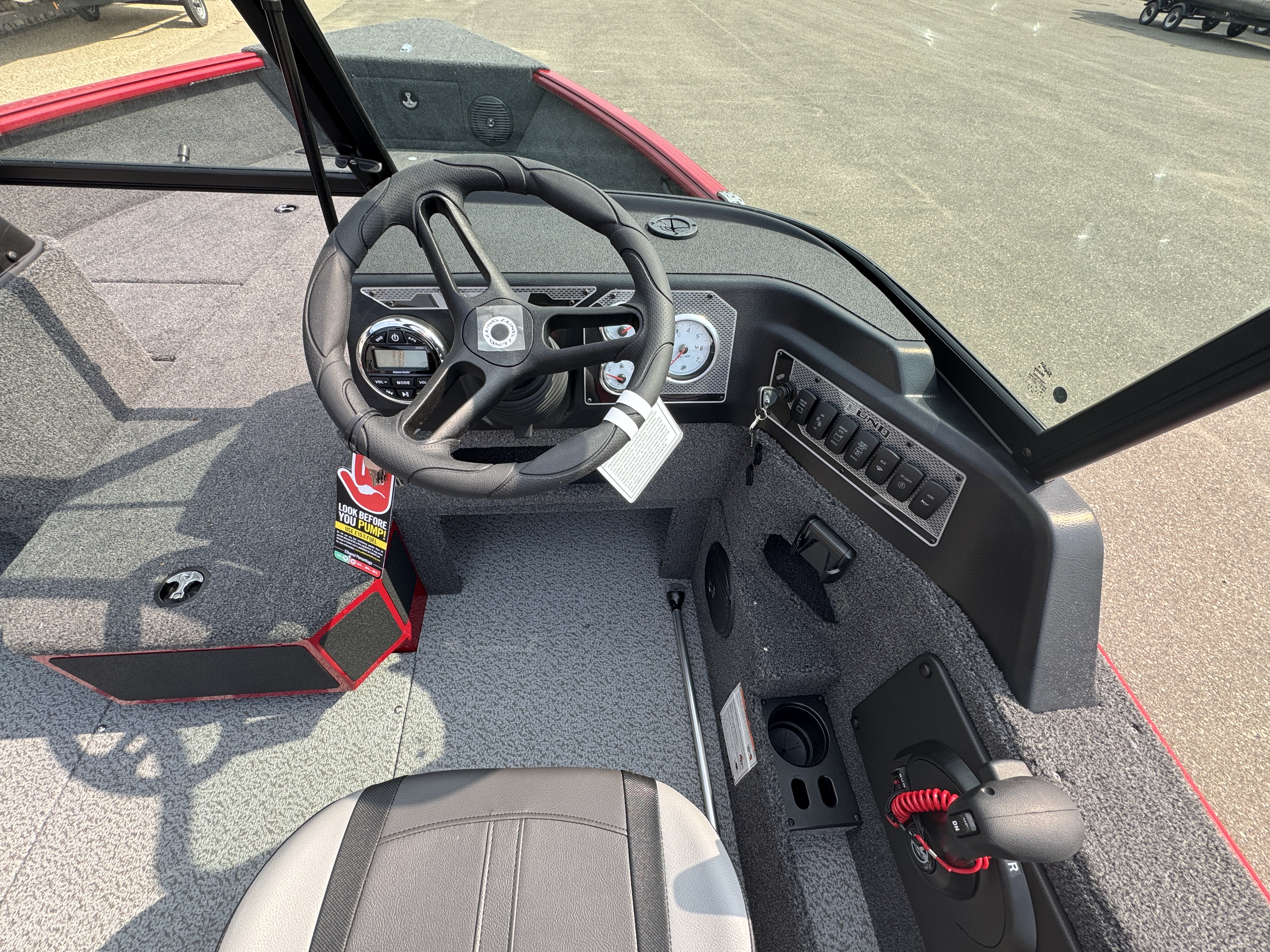2026 LUND 1875 IMPACT XS BOAT