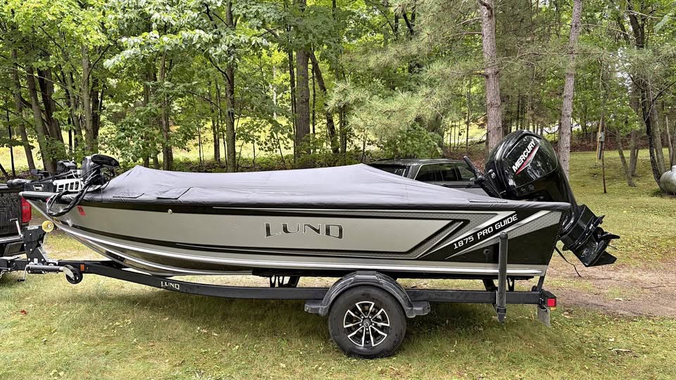 2026 Lund 1875 Pro Guide Boat