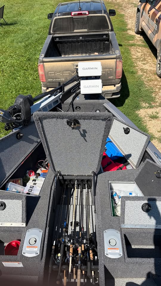 2026 Lund 1875 Pro Guide Boat