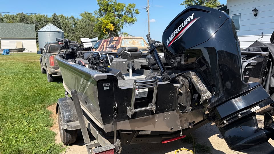 2026 Lund 1875 Pro Guide Boat