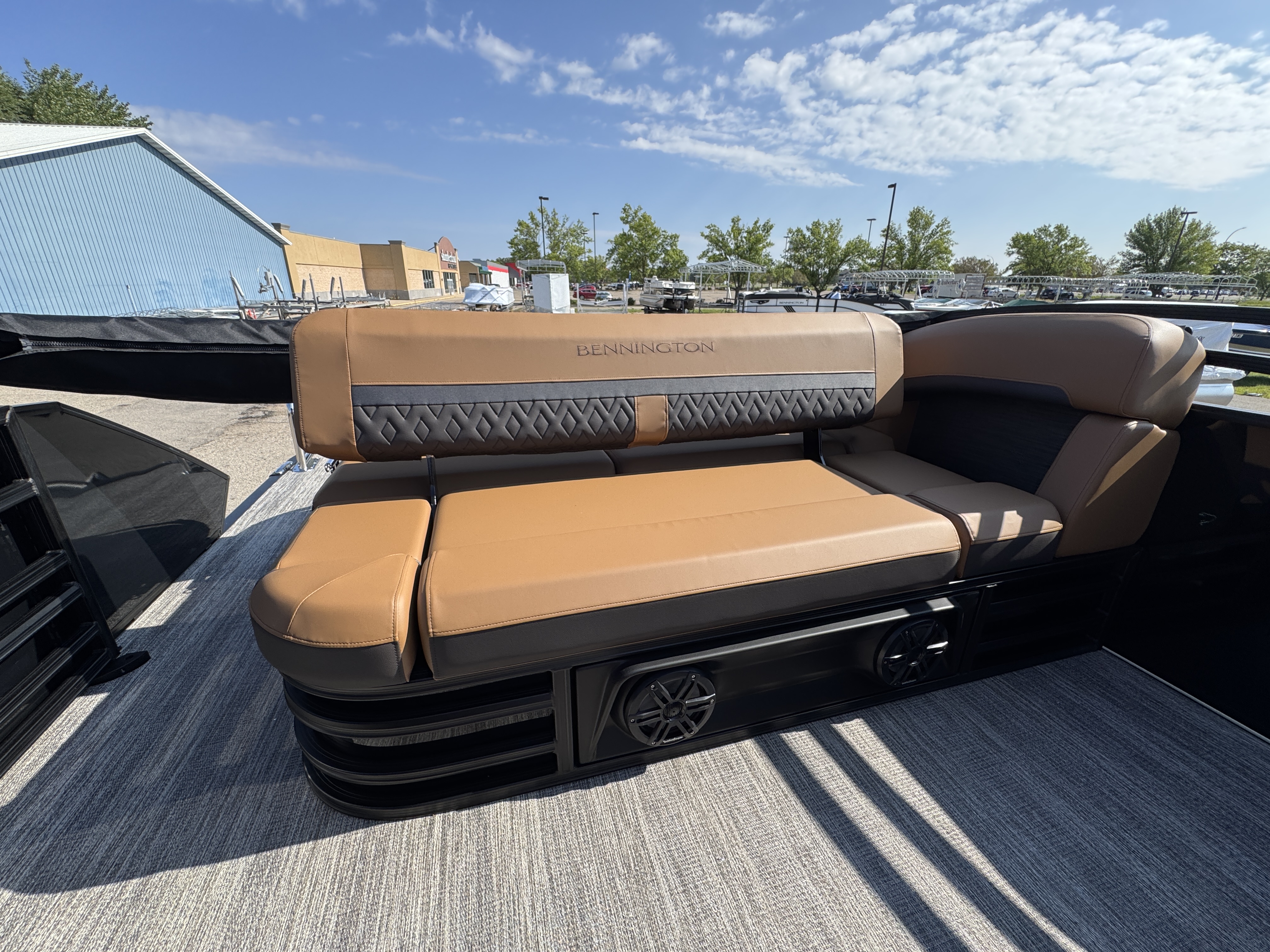 2027 BENNINGTON 22MSB PONTOON