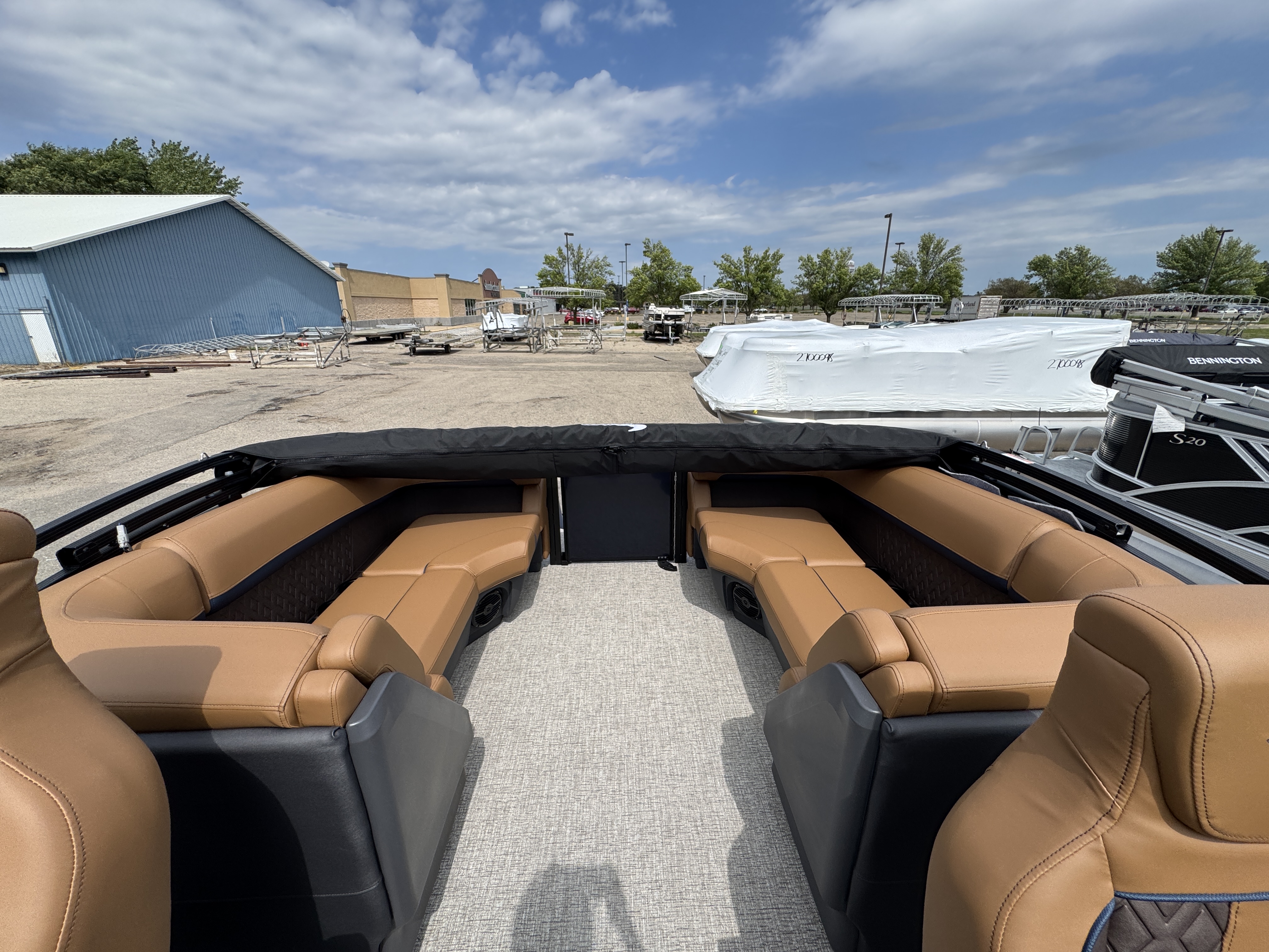 2027 BENNINGTON 22MFB PONTOON