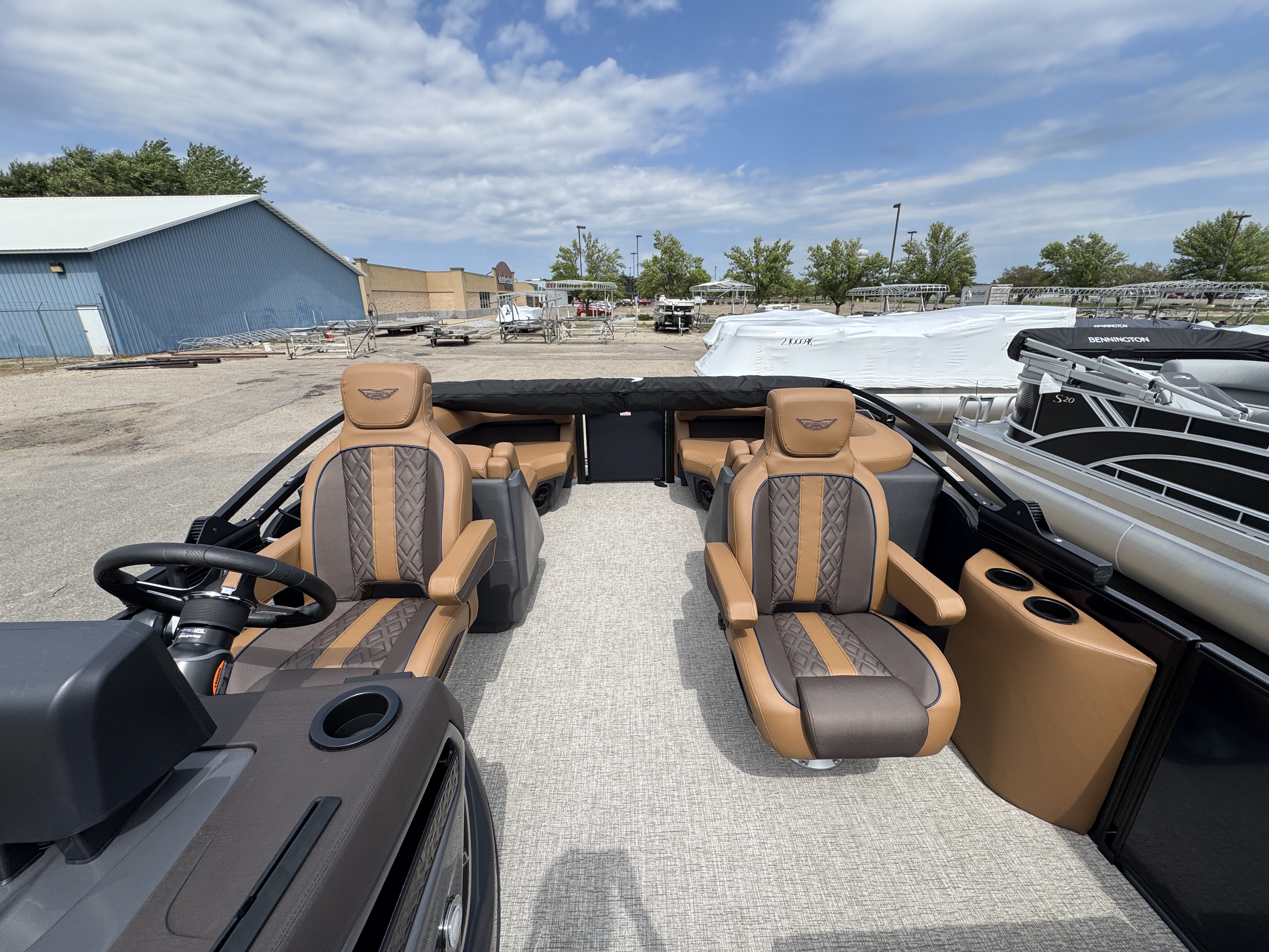 2027 BENNINGTON 22MFB PONTOON