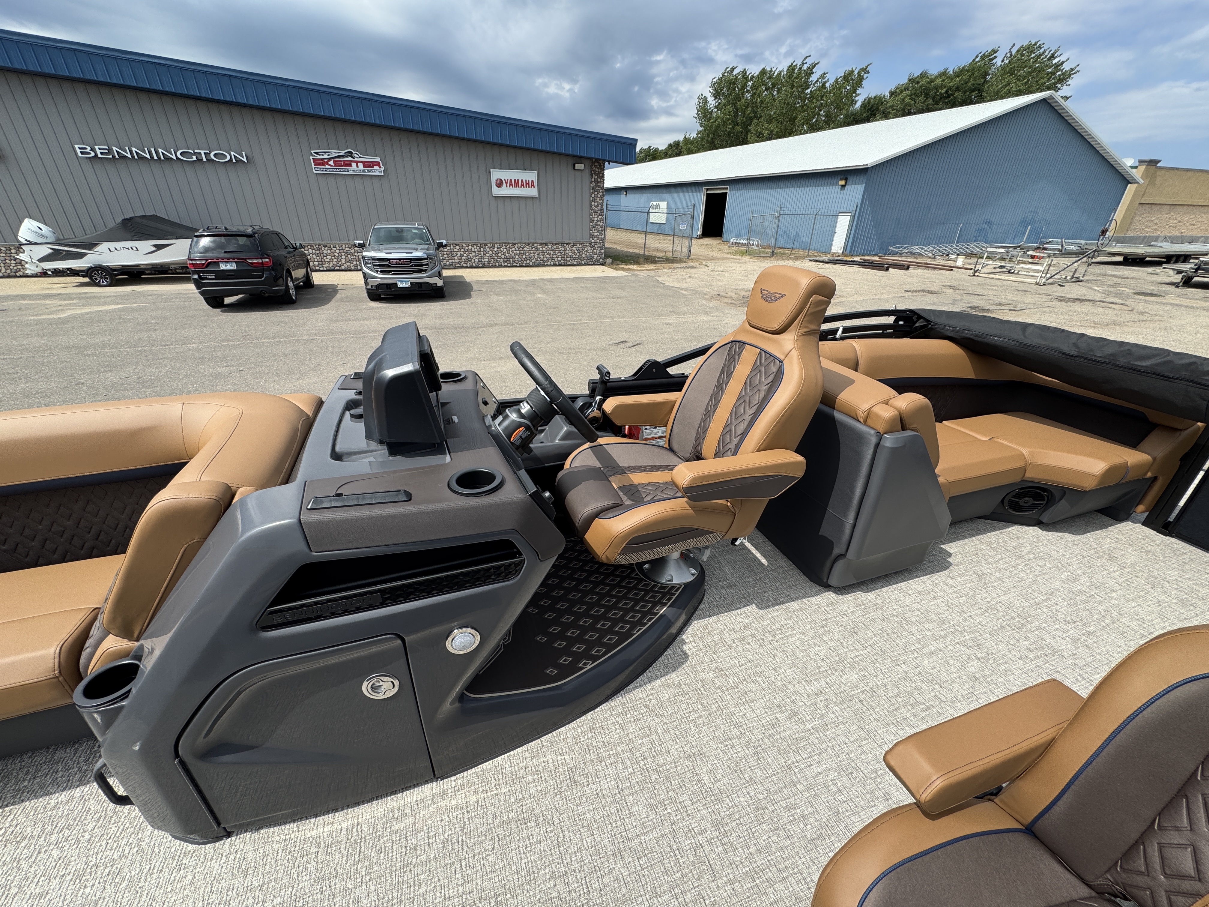 2027 BENNINGTON 22MFB PONTOON