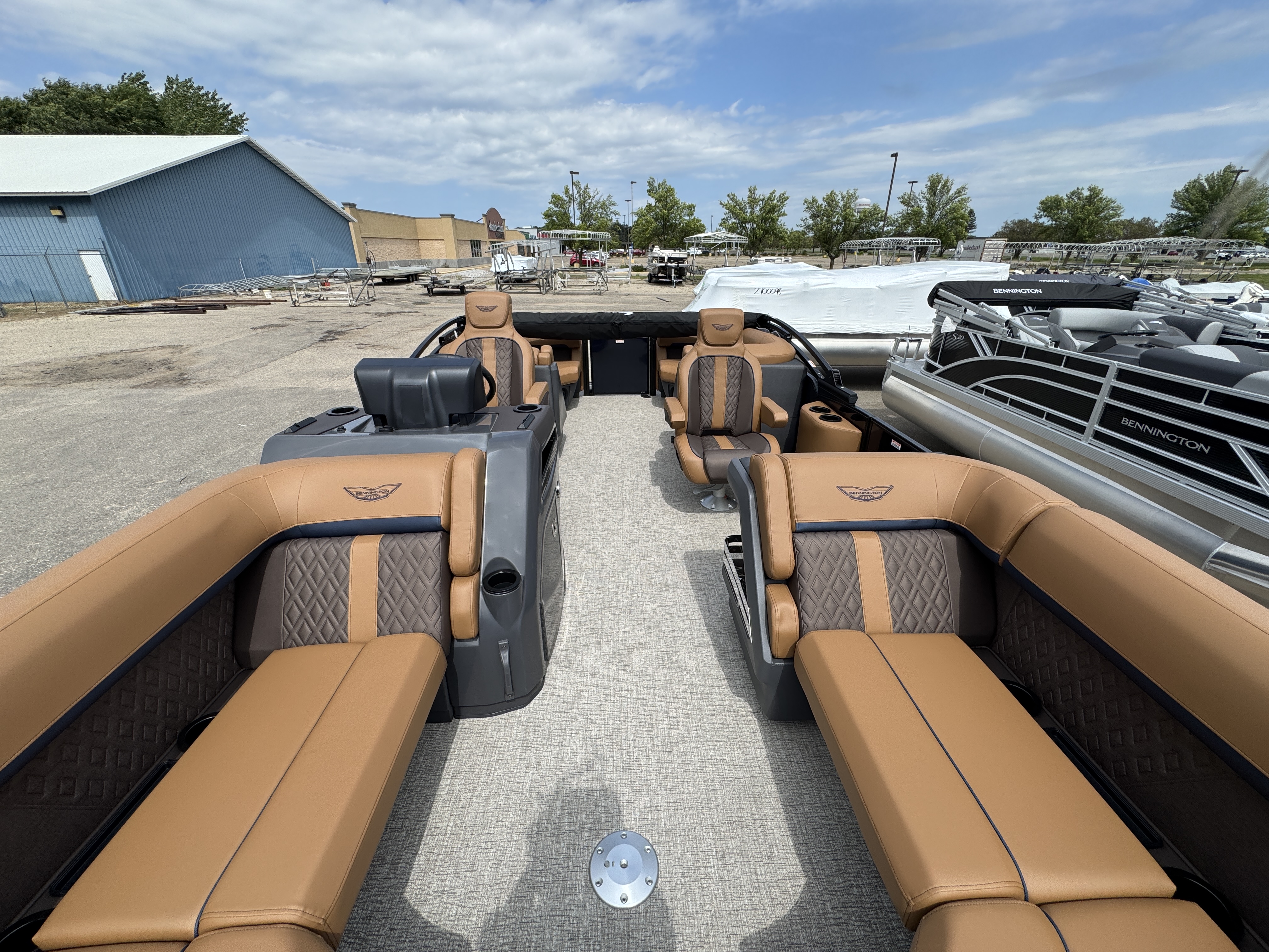2027 BENNINGTON 22MFB PONTOON