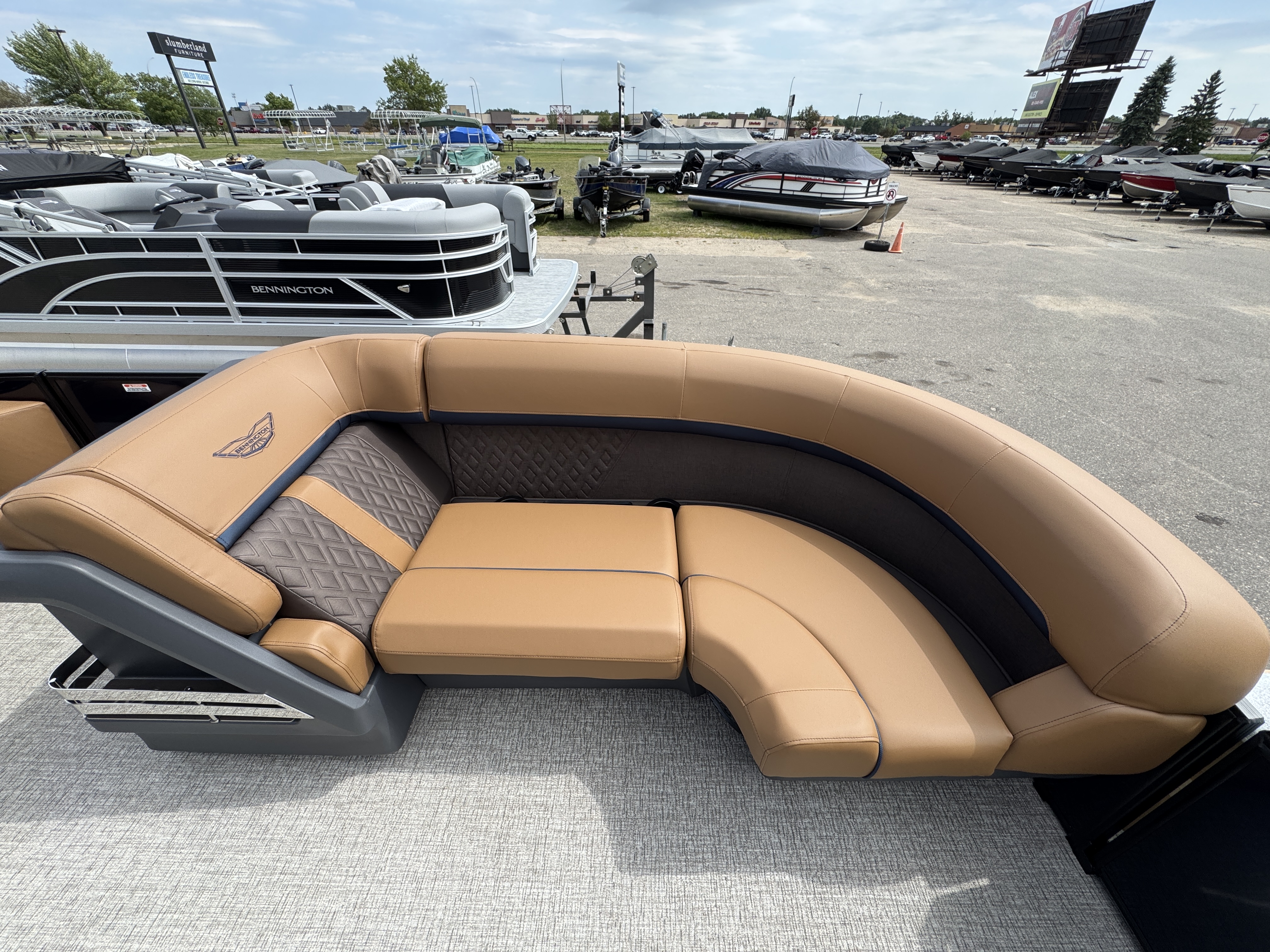 2027 BENNINGTON 22MFB PONTOON