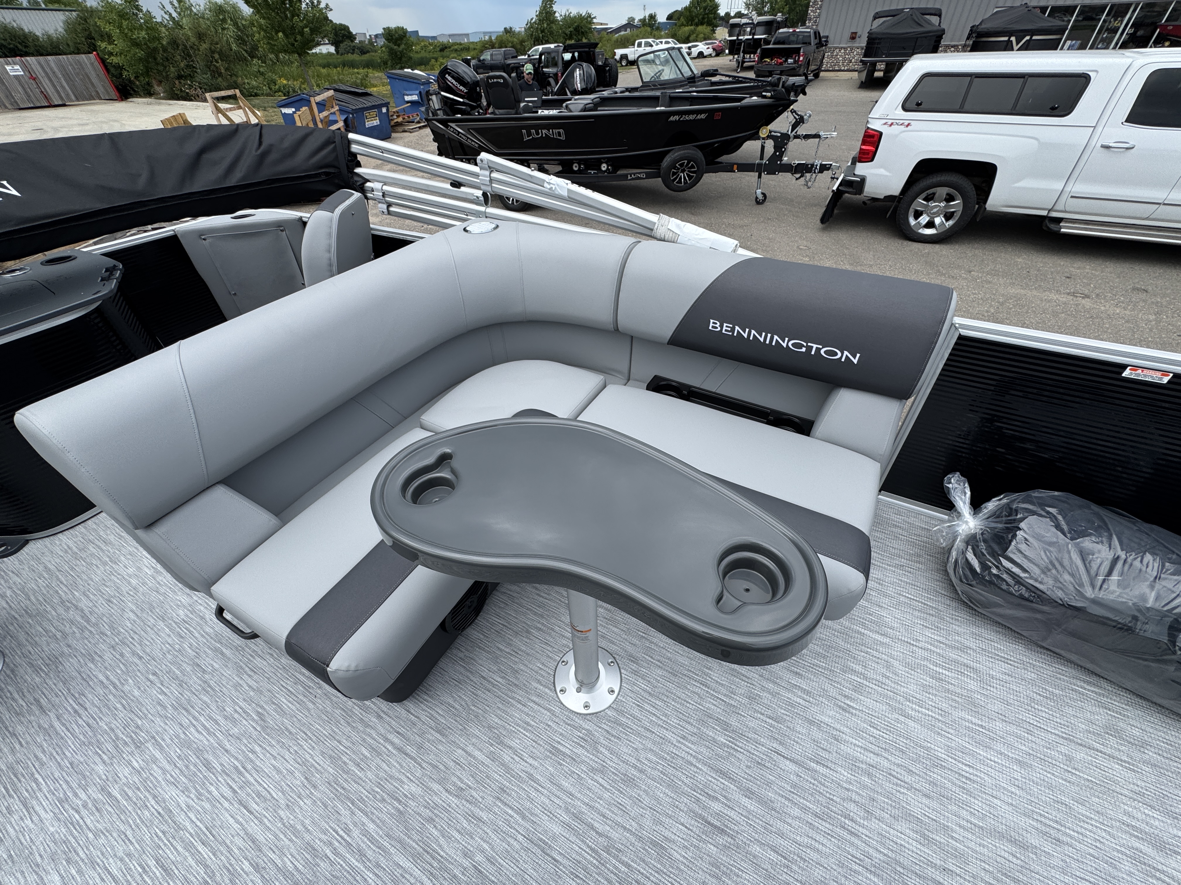 2027 BENNINGTON 22S1FC PONTOON