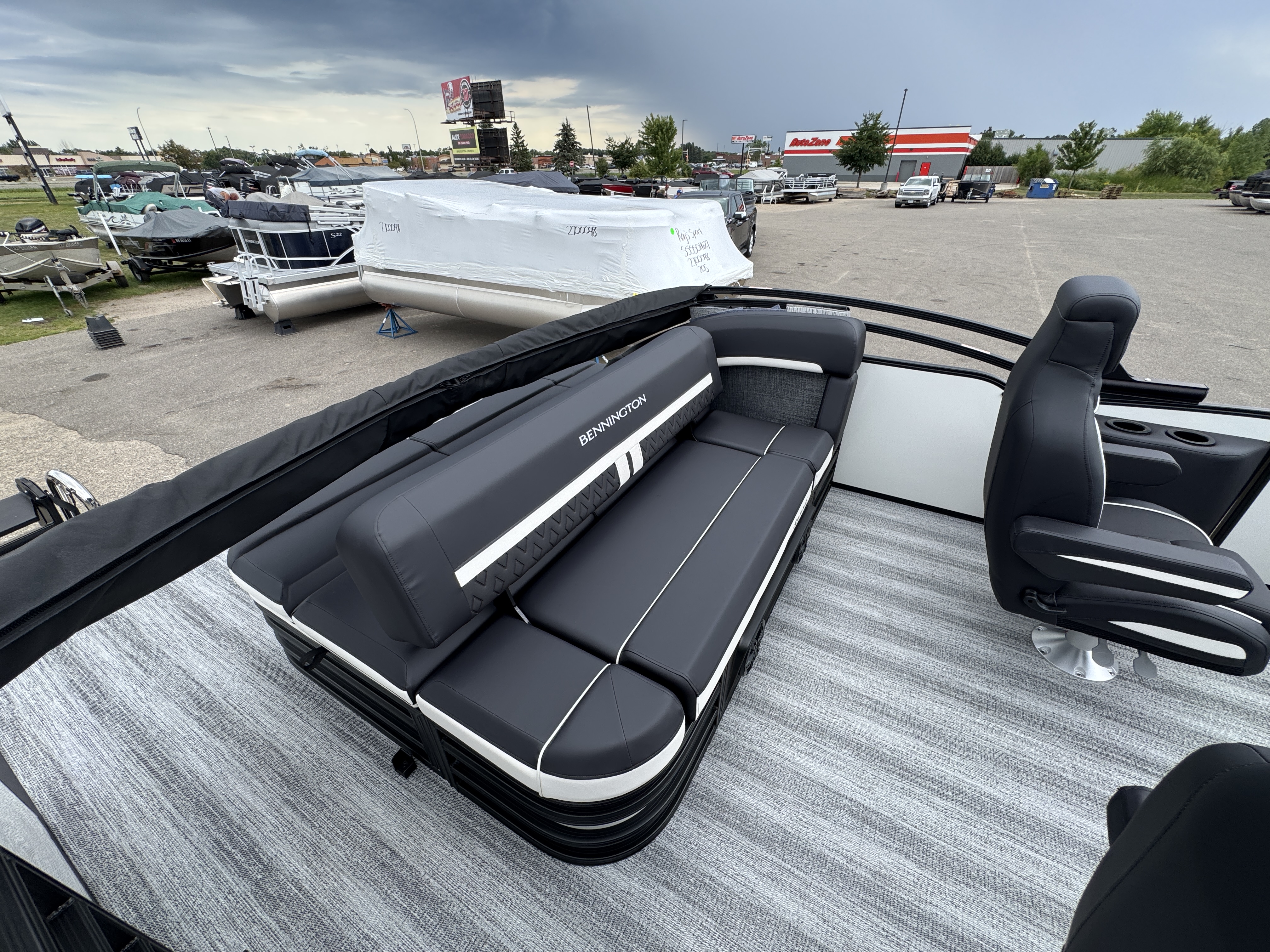 2027 BENNINGTON 22MSB PONTOON
