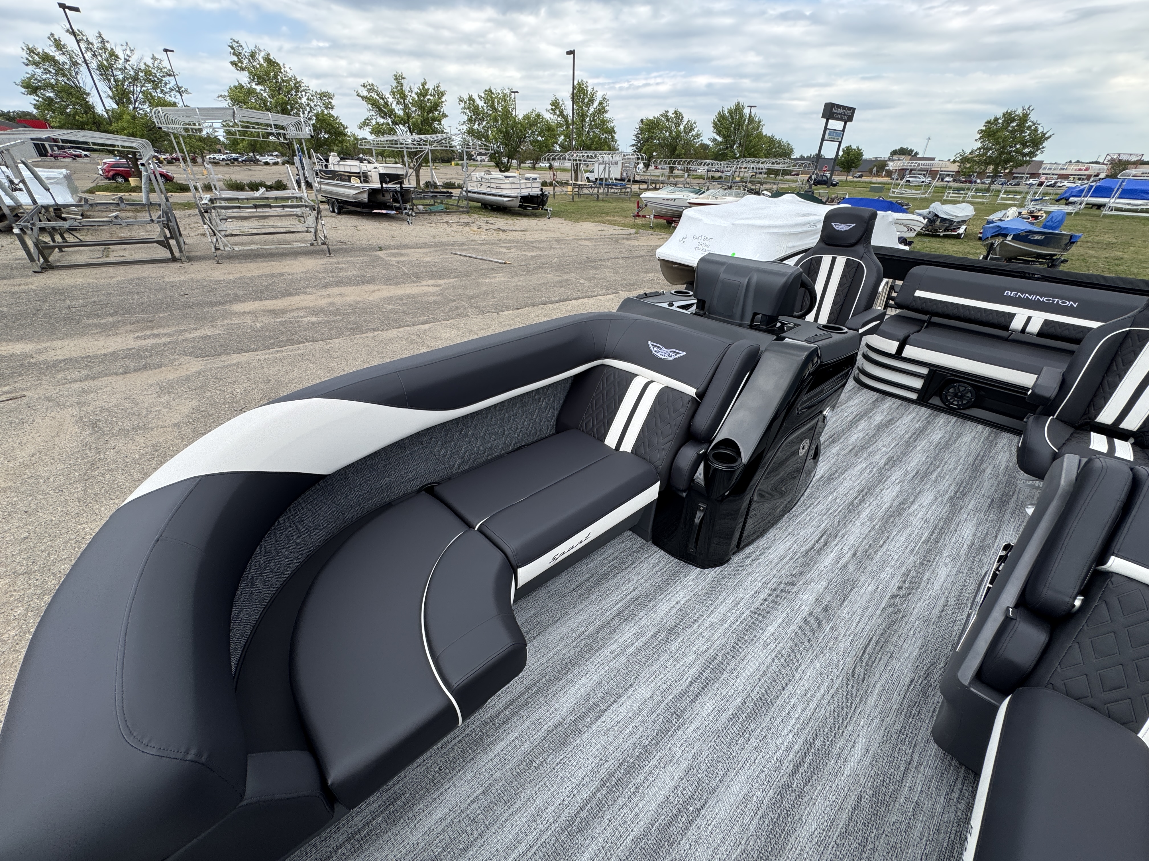 2027 BENNINGTON 22MSB PONTOON