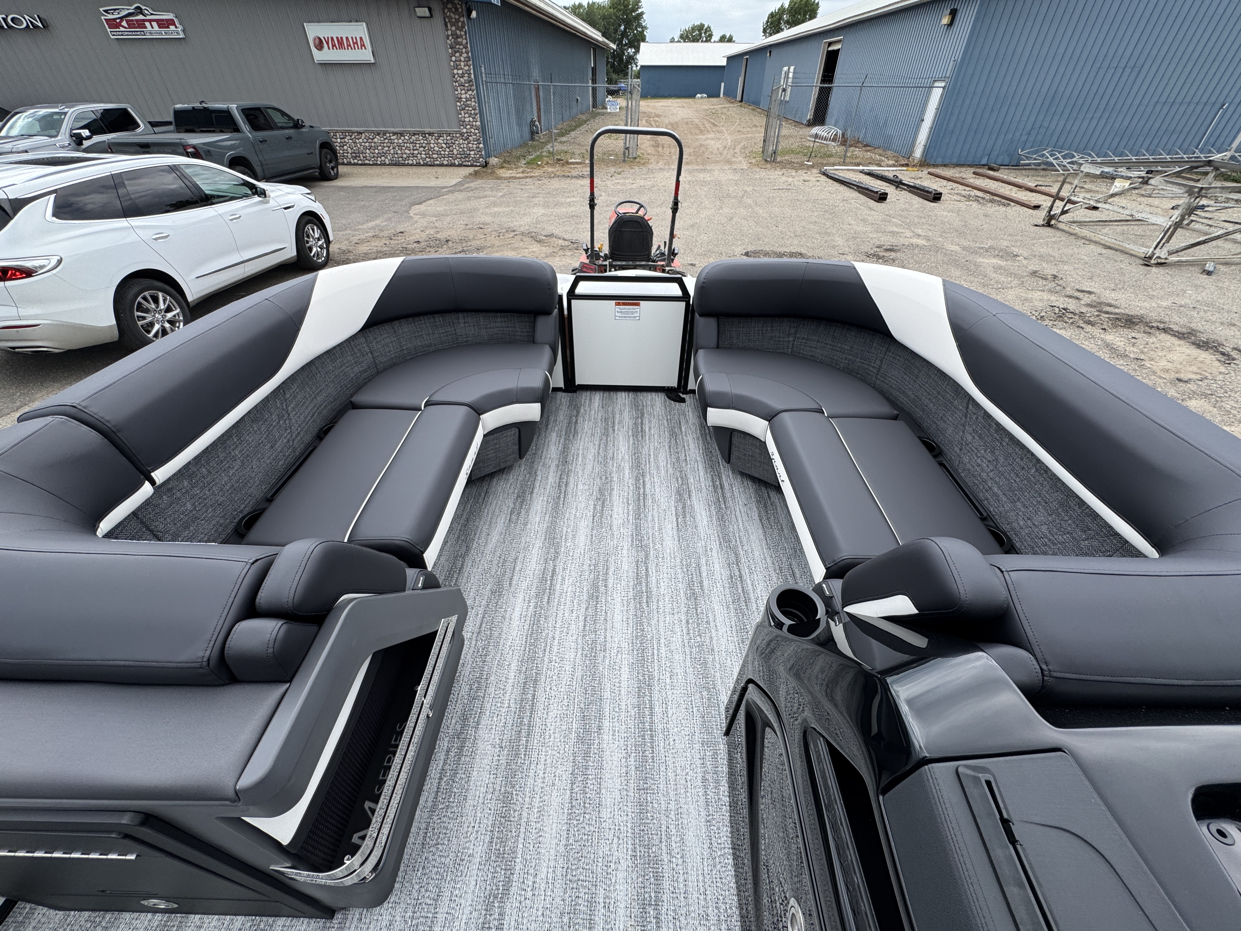 2027 BENNINGTON 22MSB PONTOON