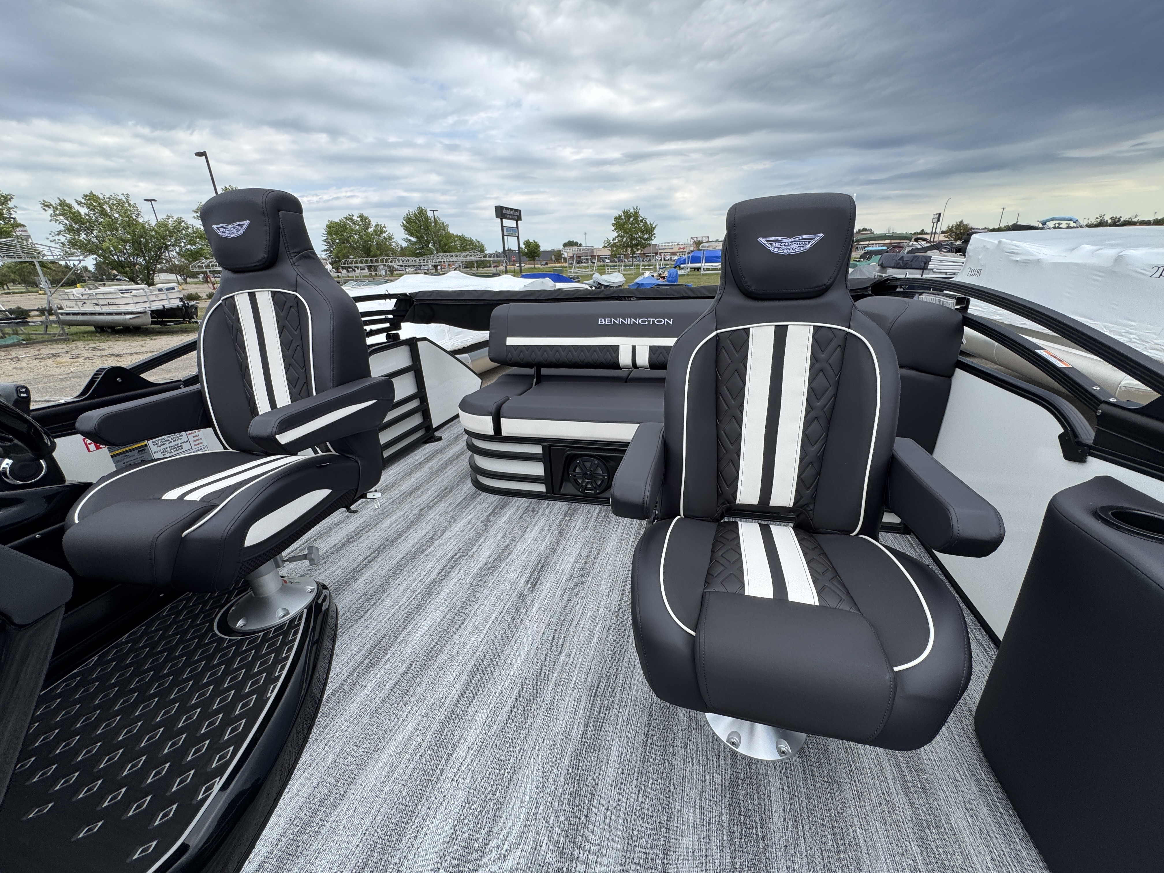2027 BENNINGTON 22MSB PONTOON