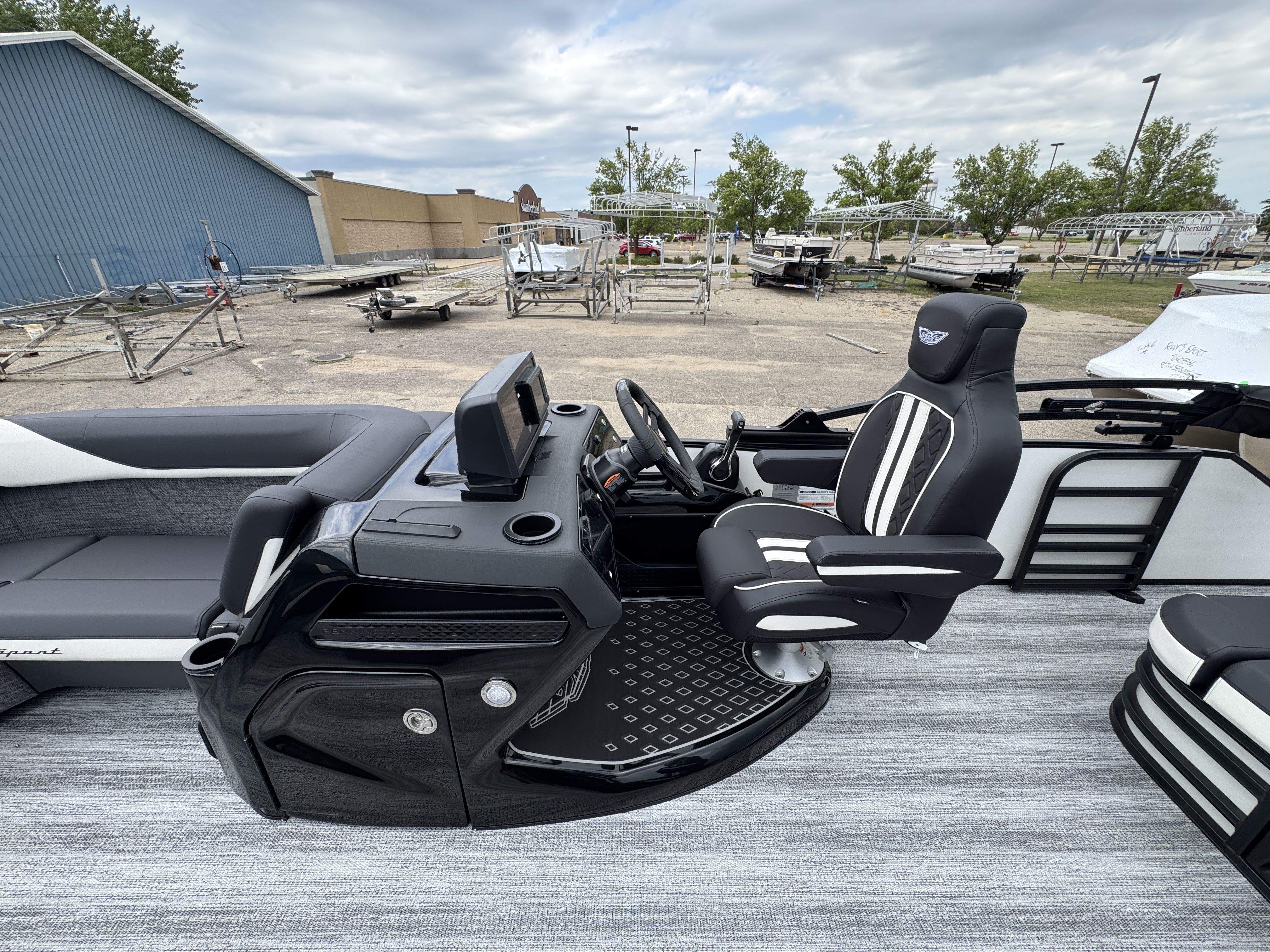 2027 BENNINGTON 22MSB PONTOON