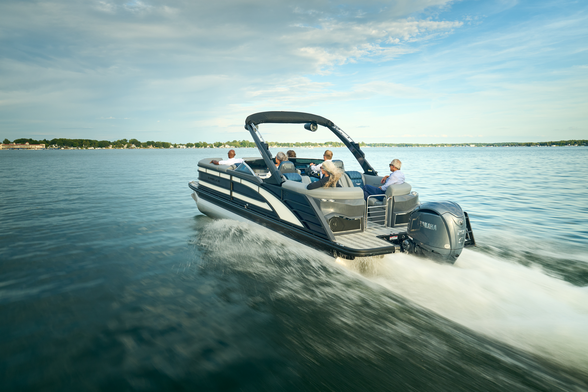WebLarge_JPG-2026_Marine_BEN_25RFBWA_Lifestyle (4)