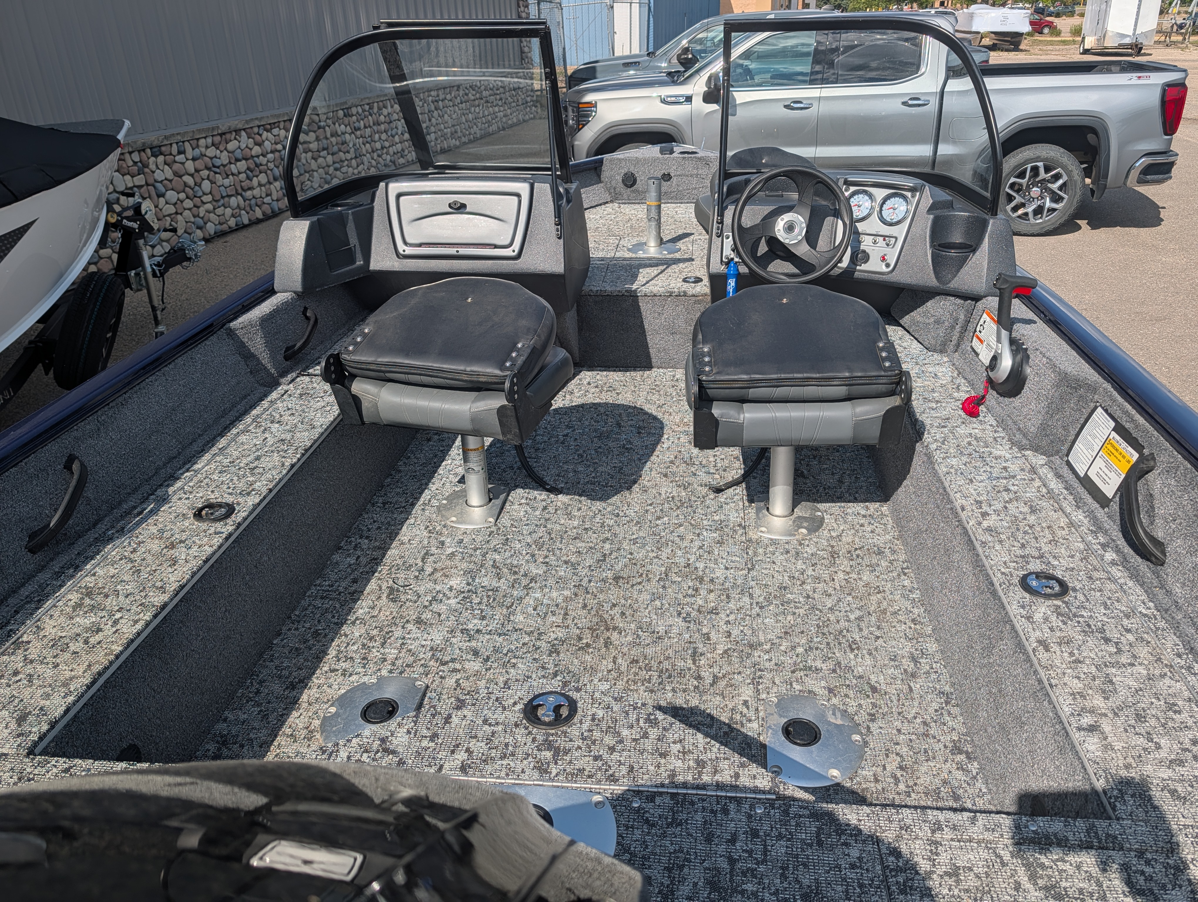 2025 TRACKER Pro Guide 16 BOAT