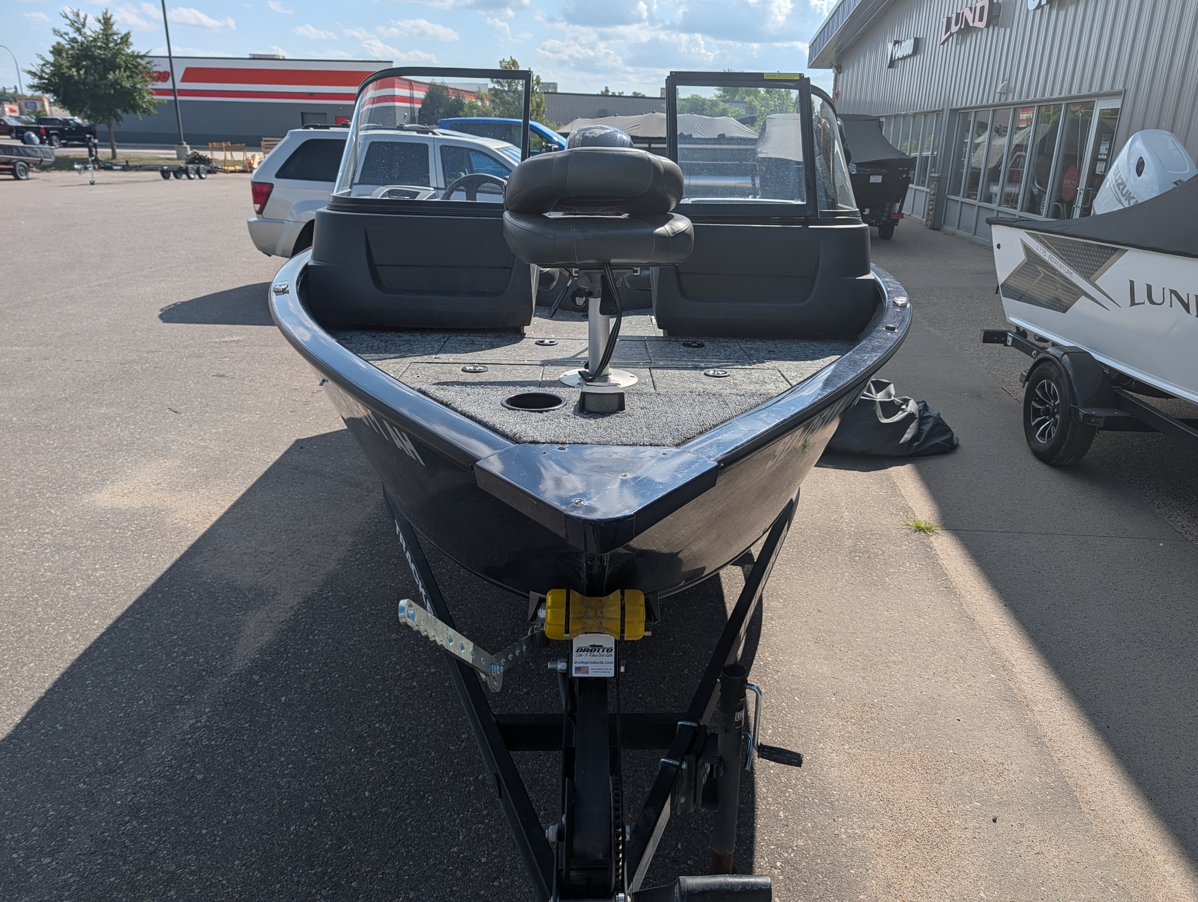 2025 TRACKER Pro Guide 16 BOAT