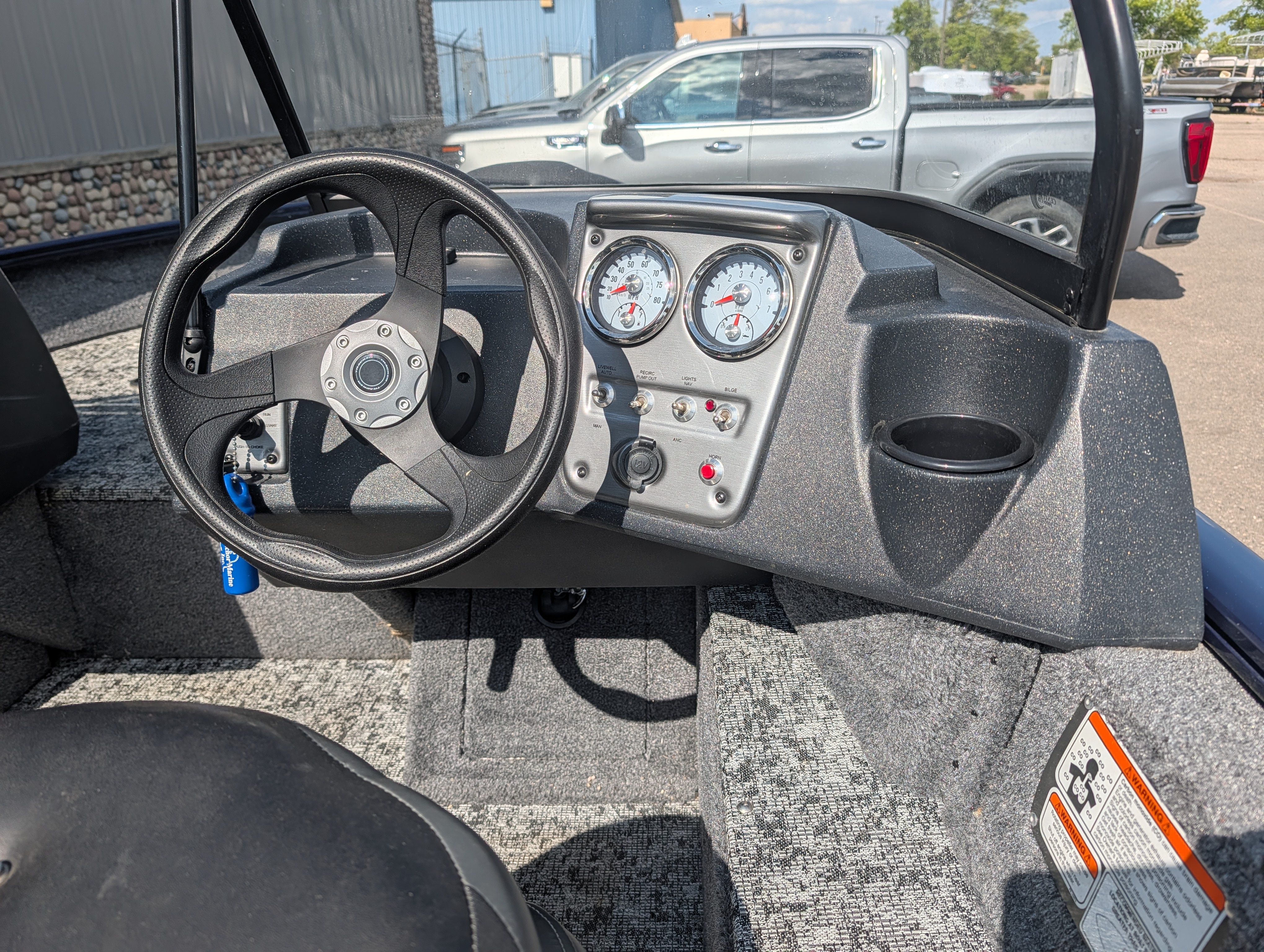 2025 TRACKER Pro Guide 16 BOAT