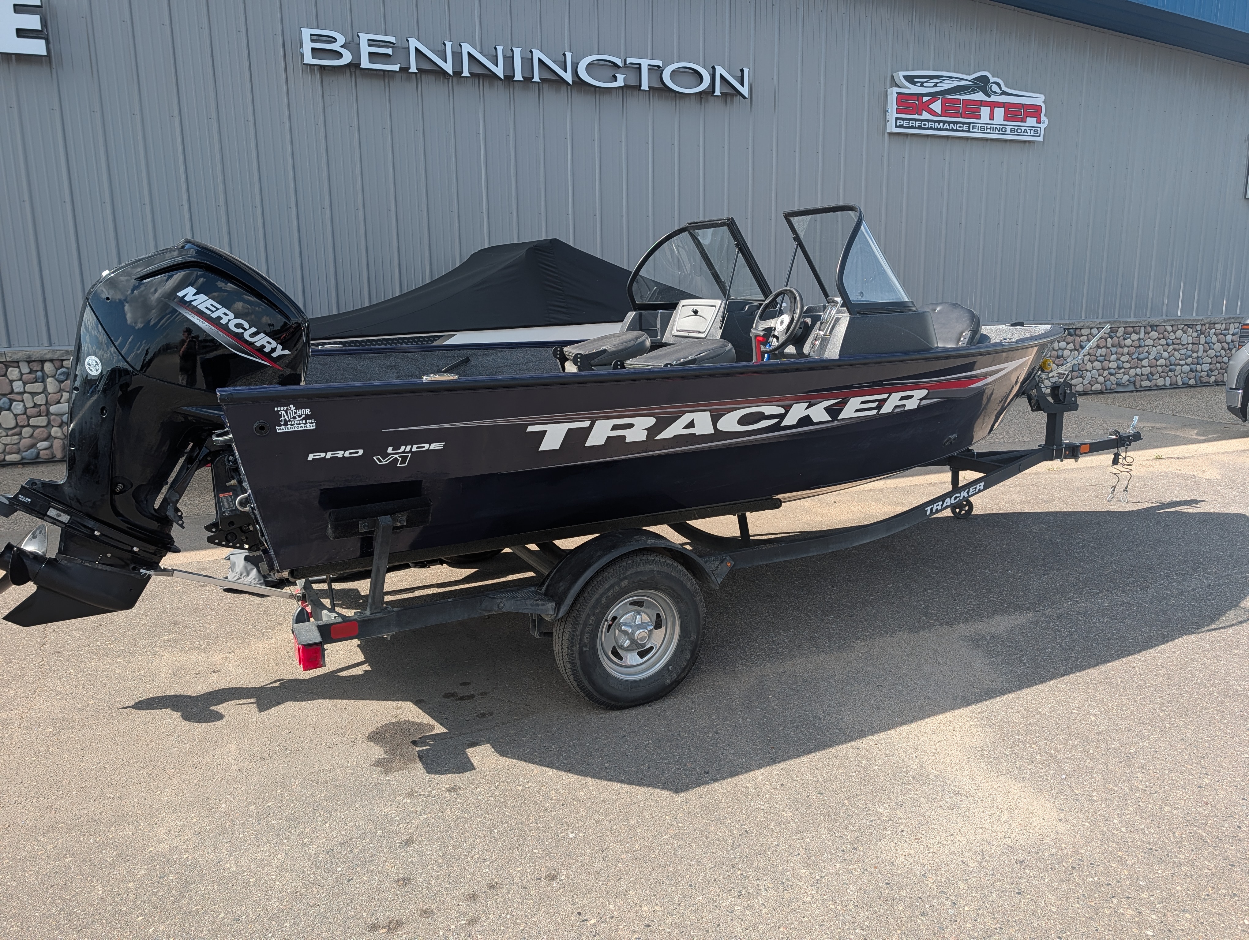 2025 TRACKER Pro Guide 16 BOAT