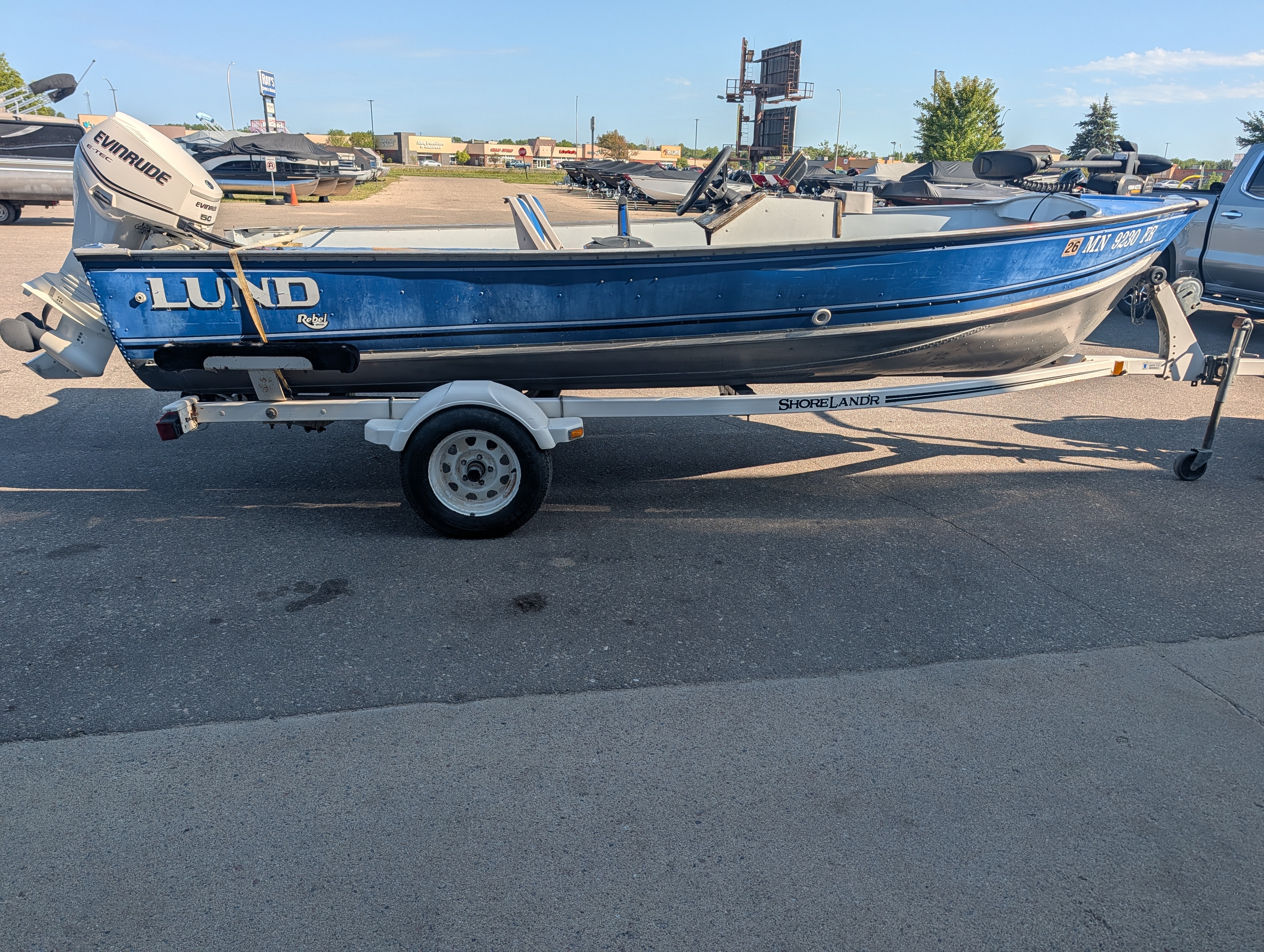 1990 LUND Rebel BOAT